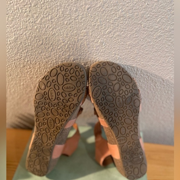 Taos~Trulie~Cantaloup~Soft Leather~Sandal~Hook & Loop Velcro Close~Size 9 - 9.5 - Picture 15 of 16